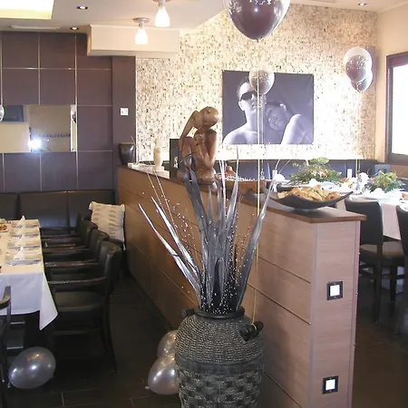 Roxane Panzio Budapest