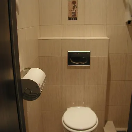 ゲストハウス Roxane Panzio 3*